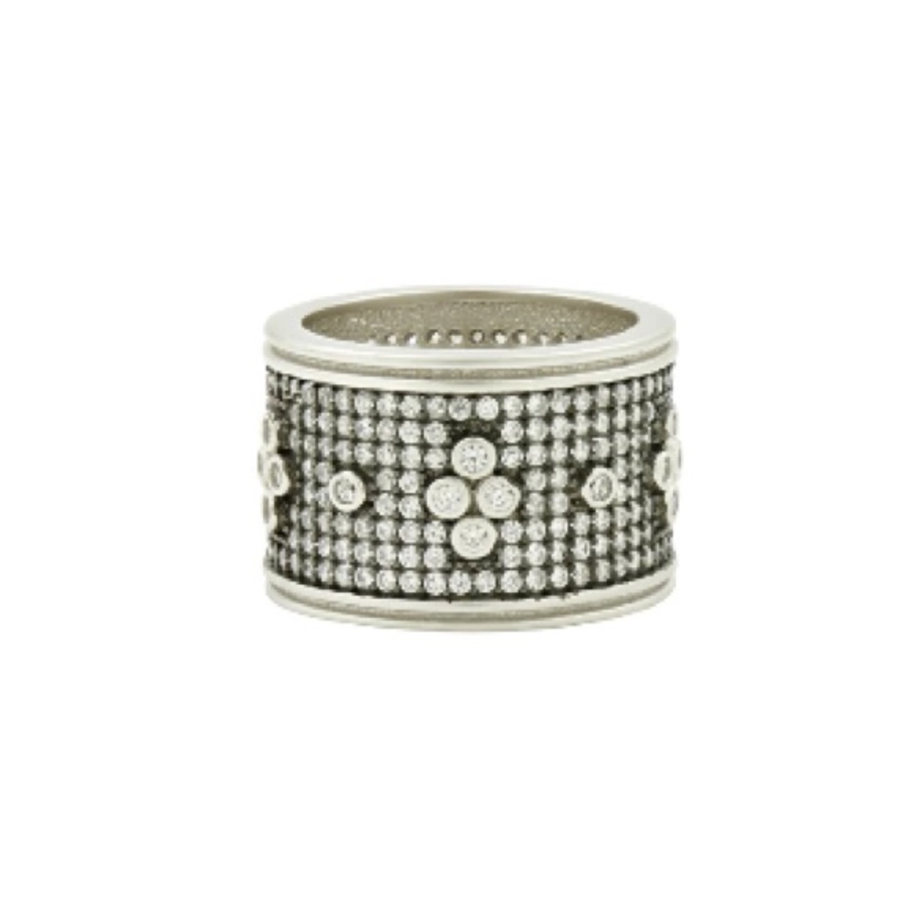 Chic Silver Floral Pattern Ring